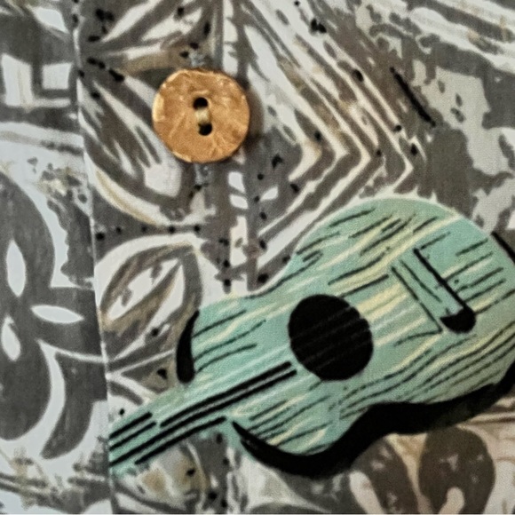 Vintage Roundy Bay Hawaiian Aloha Shirt with Drums and Guitars - Large - Picture 7 of 9